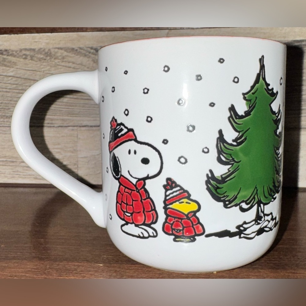 Cute 🥰 Hand Painted Peanuts Snoopy & Woodstock in Puffer Jackets 🧥 Christmas Mug